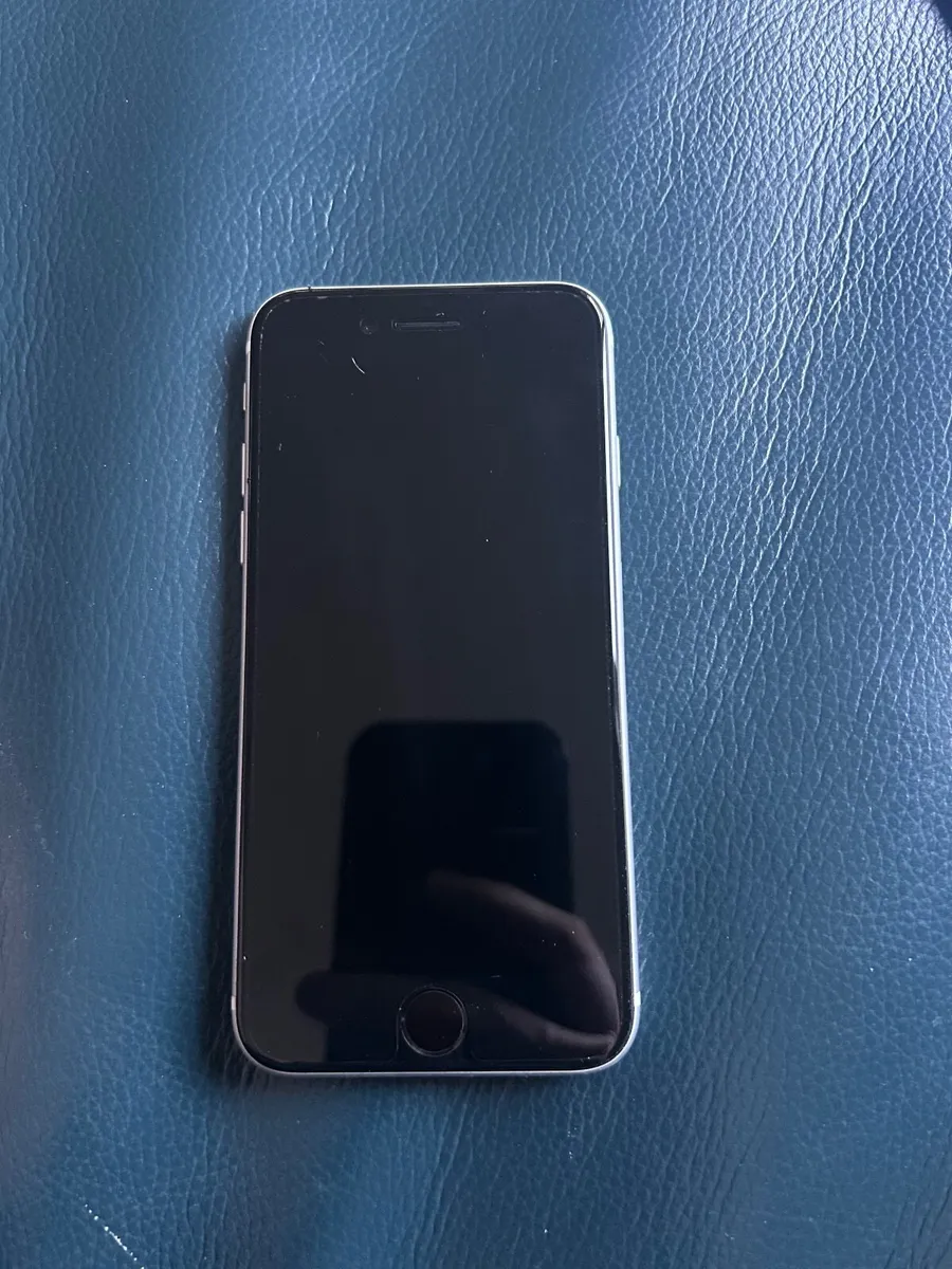 IPhone SE - Image 1