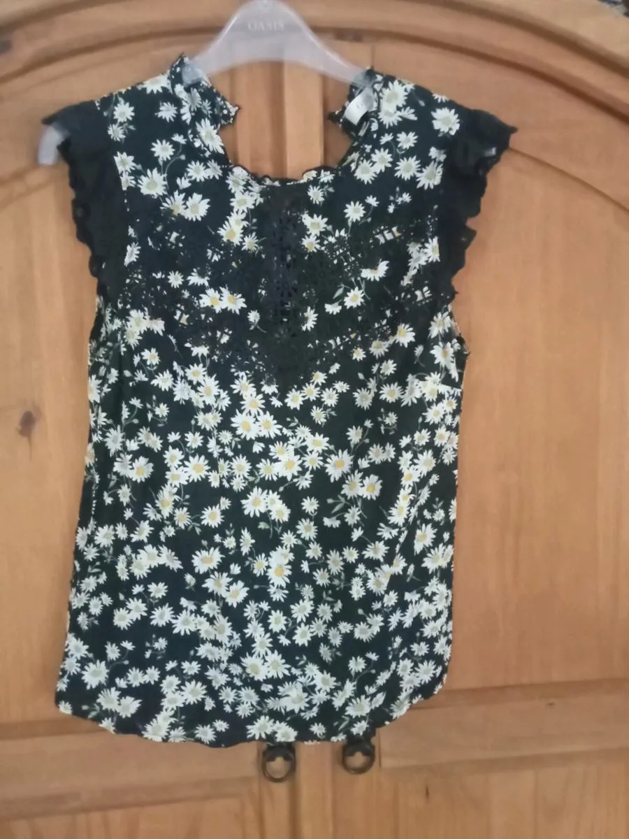 Ladies top bundle size 10 - Image 3