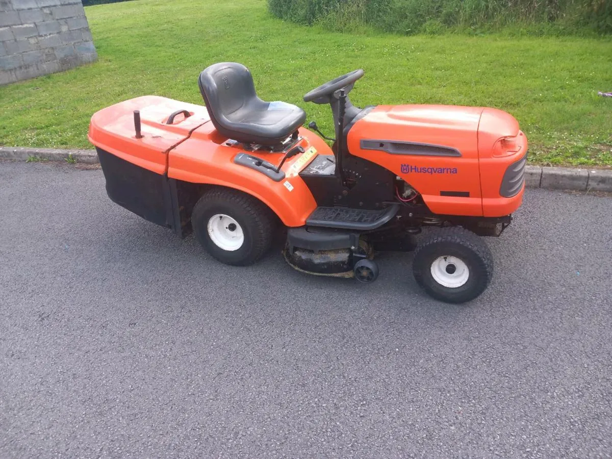 Husqvarna ride on lawnmower - Image 3