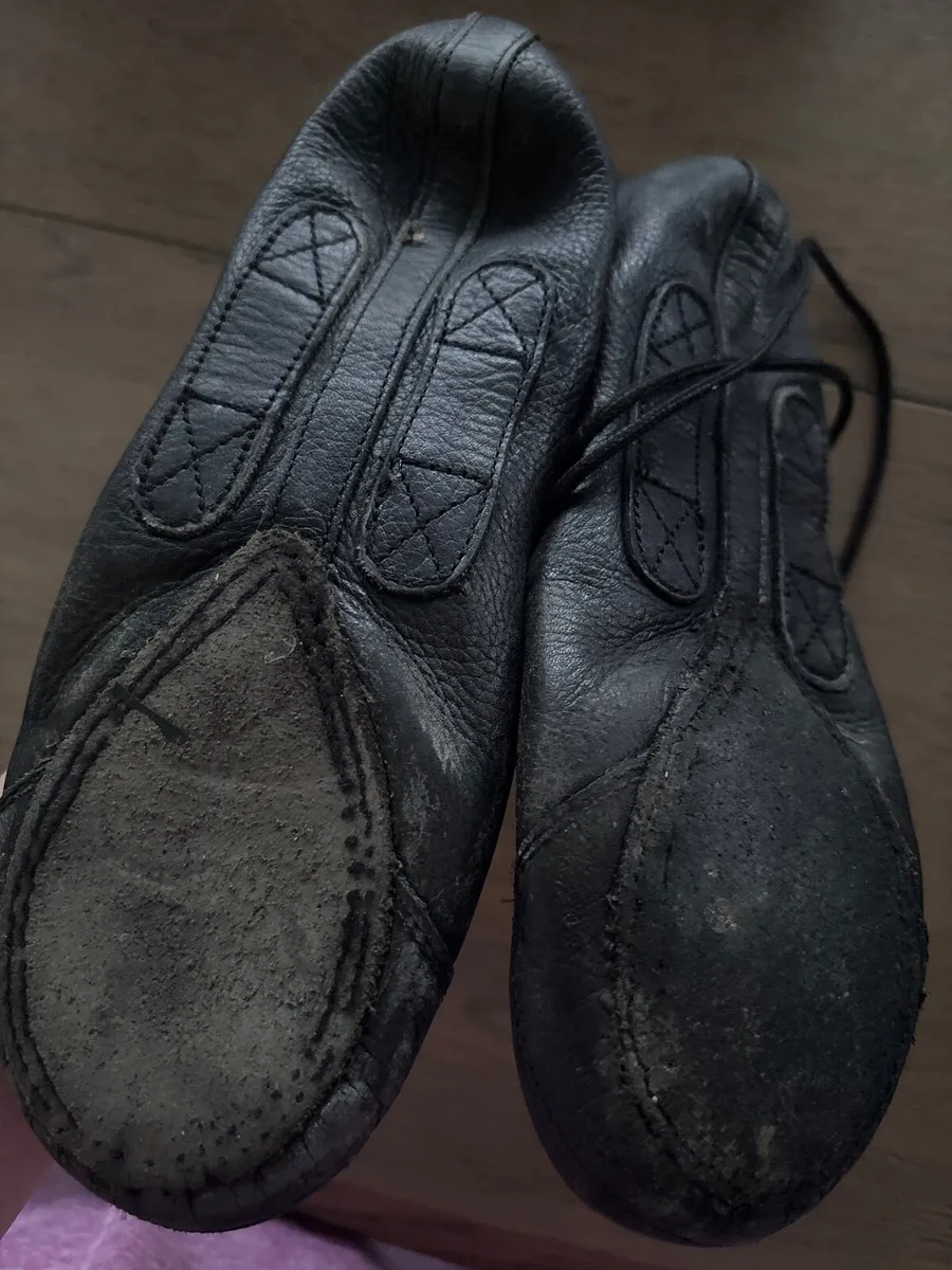 Hullachan soft dancing shoes size 5.5W - Image 2