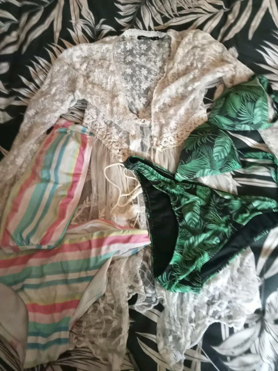 Ladies bikini and cover up bundle size 10 - Image 1