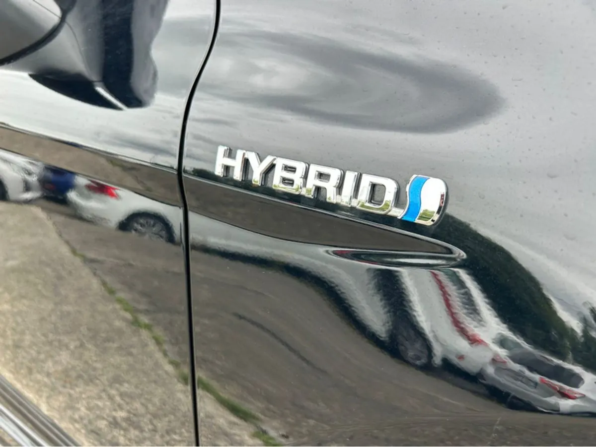 Toyota Camry WS Automatic Hybrid 2.5 Petrol //hig - Image 4