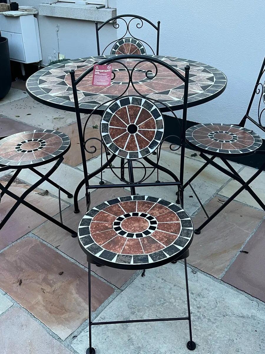 Garden table and chairs - Image 3