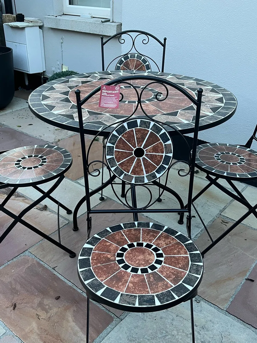 Garden table and chairs - Image 4