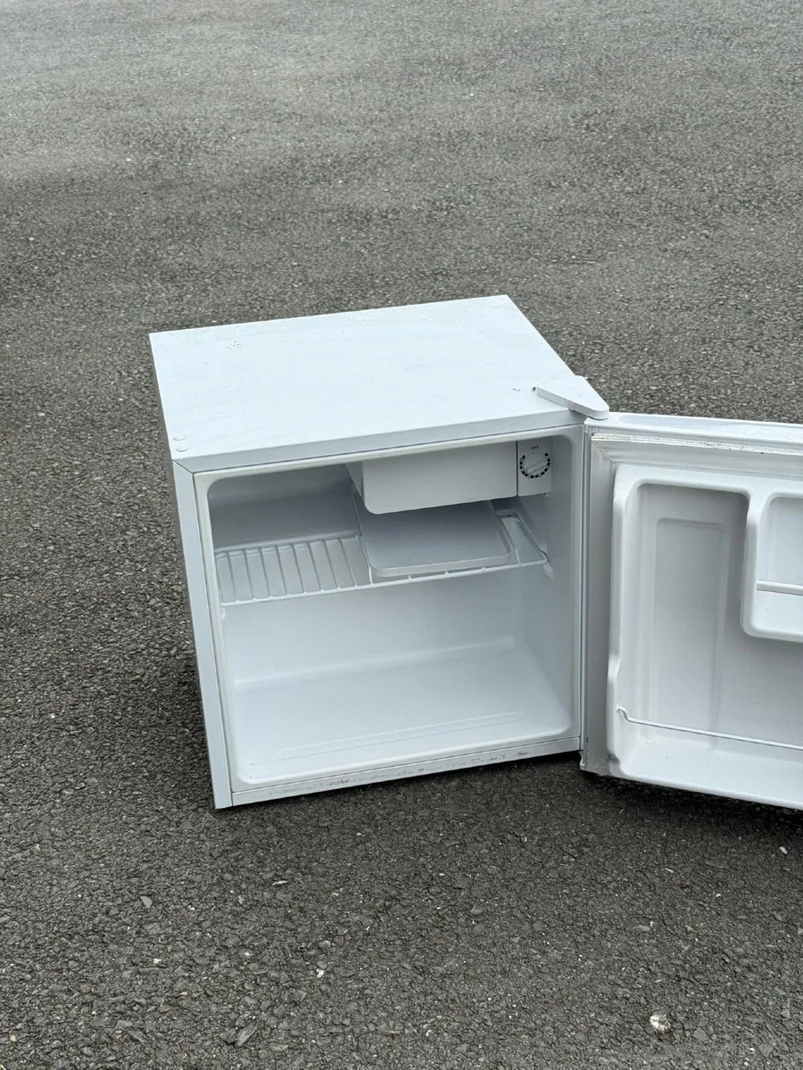 Belling Table Top Fridge - Image 2