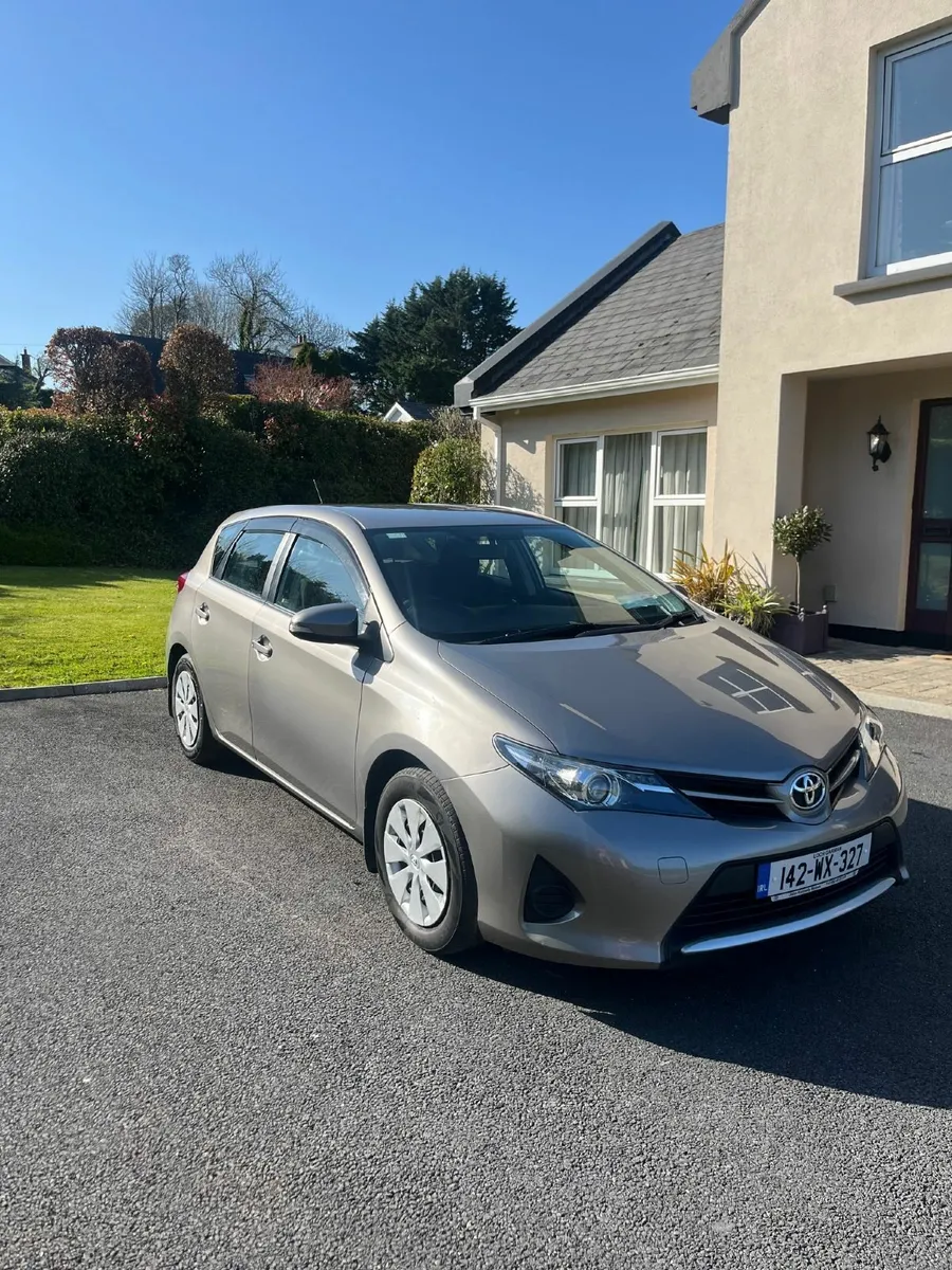 Toyota Auris 2014 - Image 1