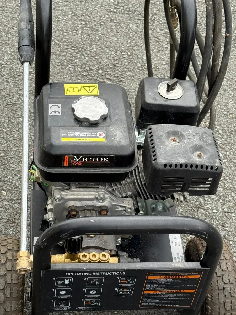 Victor 2200PSI Pressure Washer - Image 1