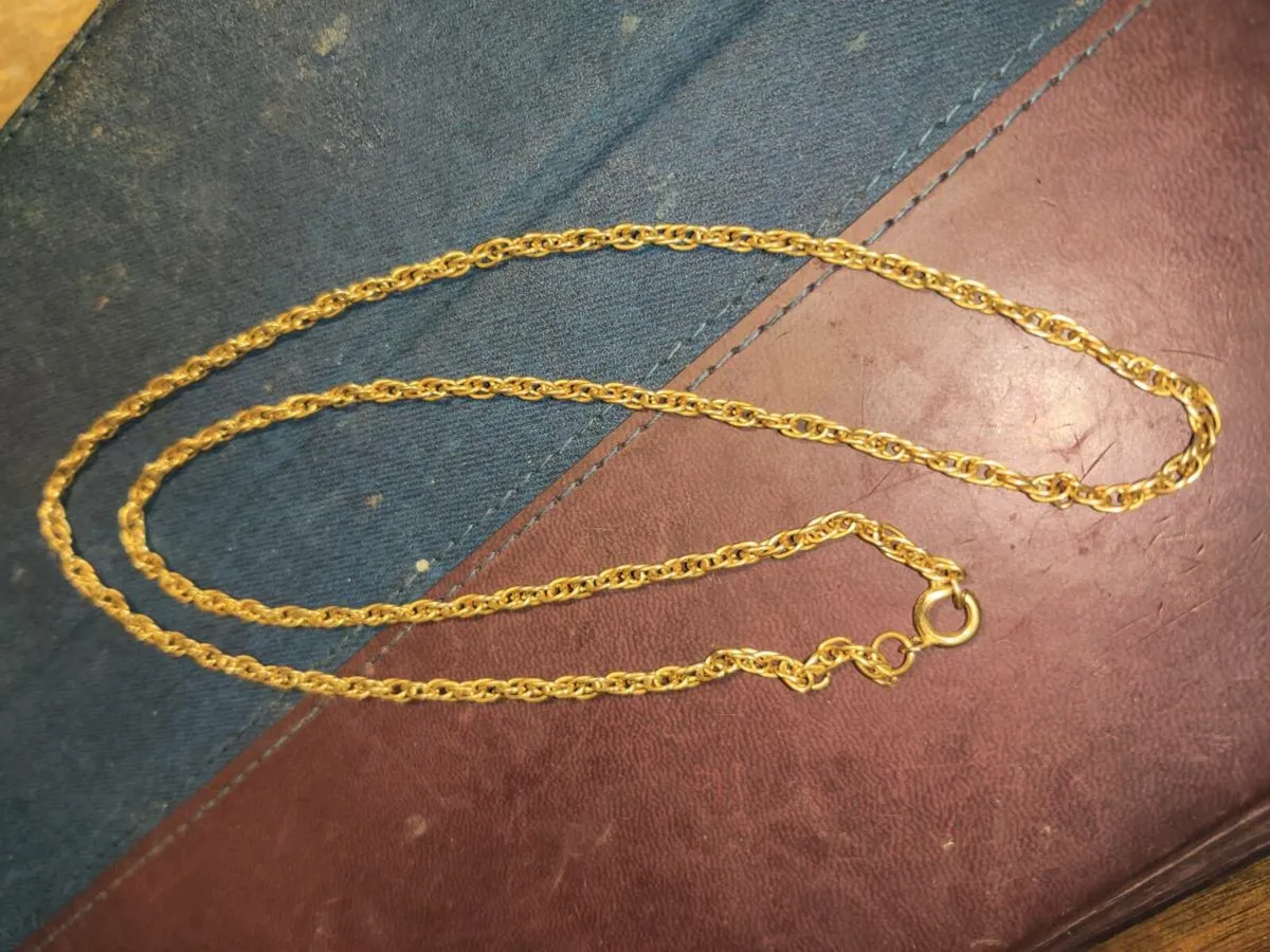 CUBAN TWIRLY, 9CT Gold 8.72 Gram Bulky 20"Chain ! - Image 1