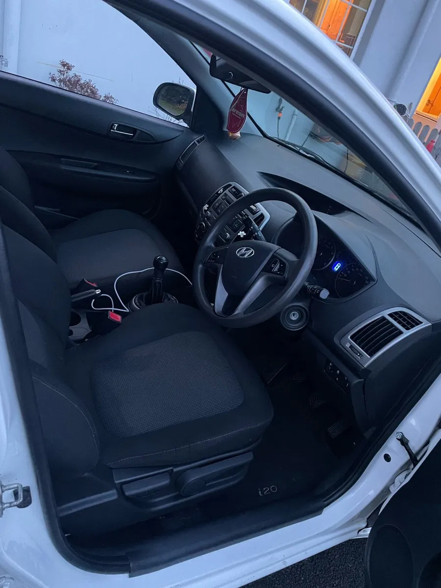 Hyundai i20 2014 - Image 2