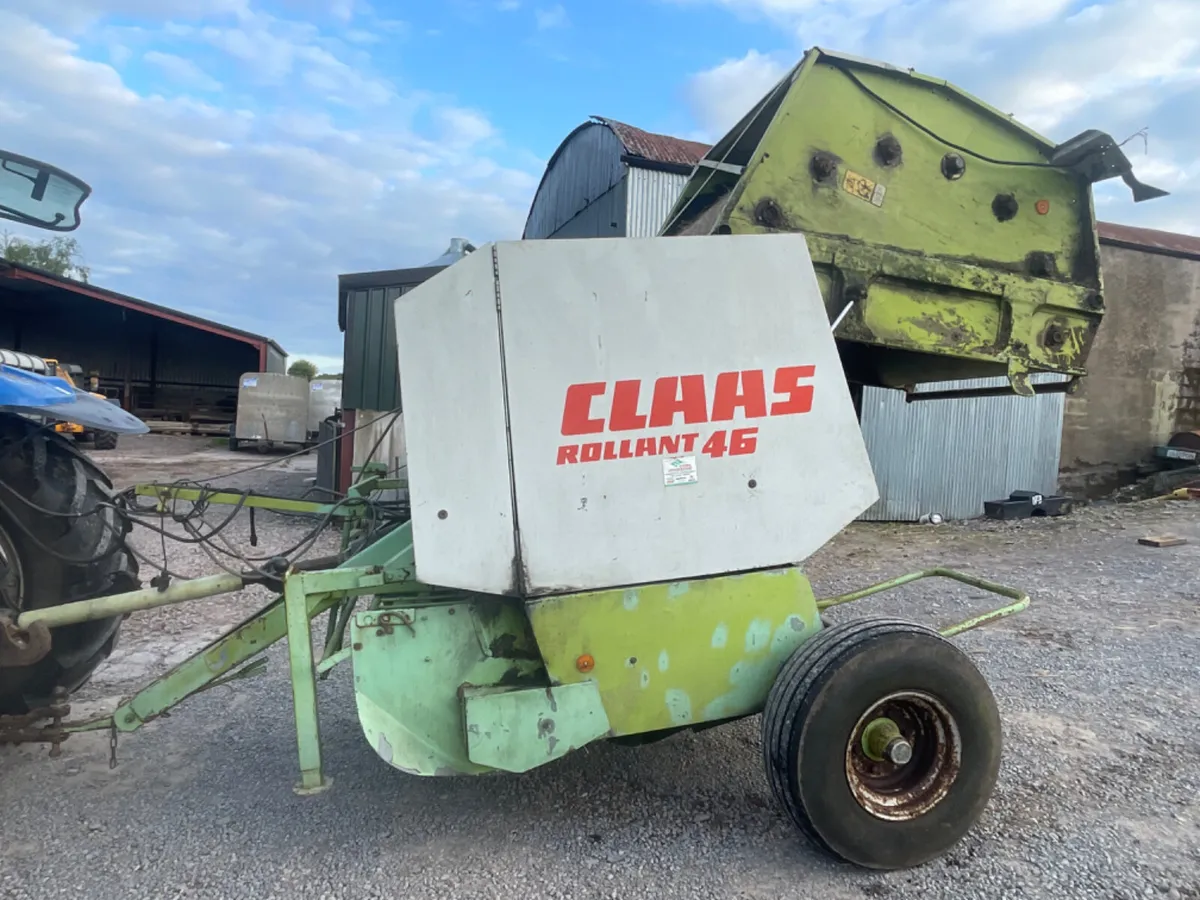 Class Rollant 46 round baler - Image 1