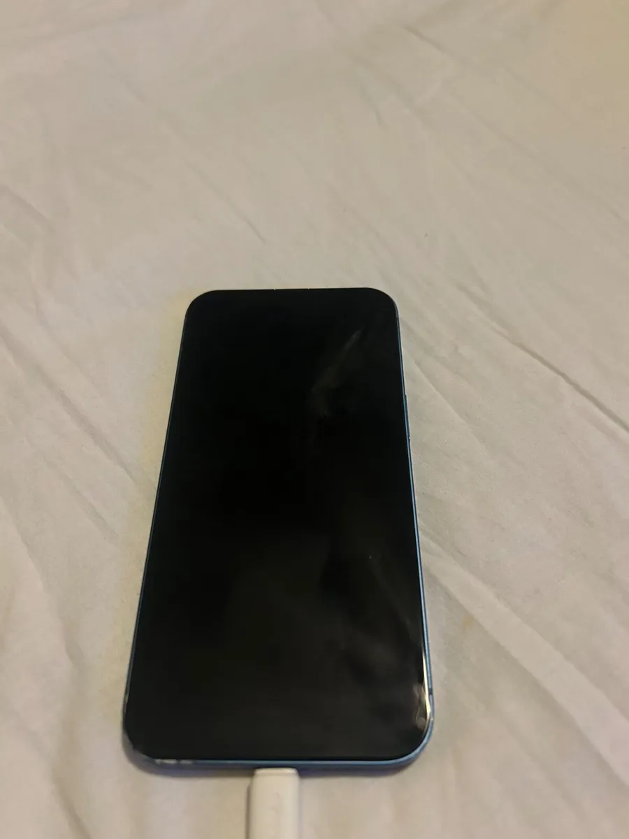 iPhone 13 - Image 3