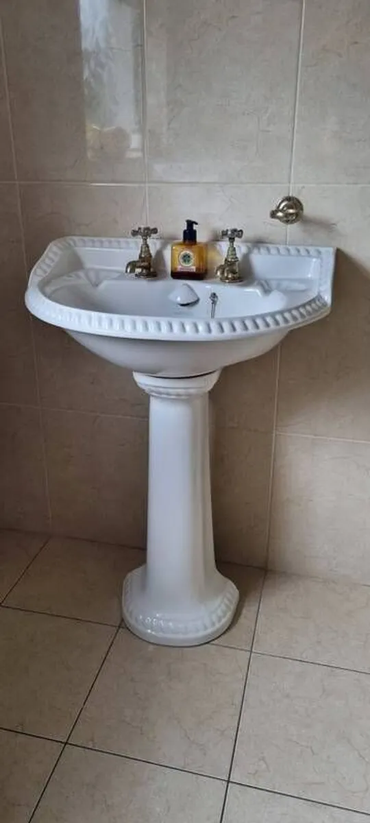 Bathroom Suite - Image 1