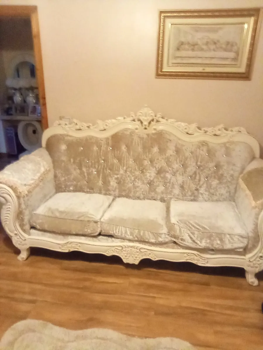 Italian settee 200 euro need it gone - Image 2