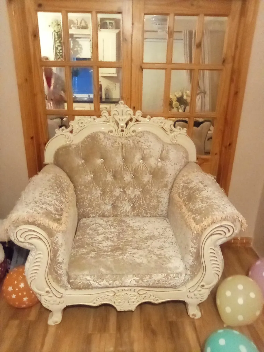 Italian settee 200 euro need it gone - Image 1