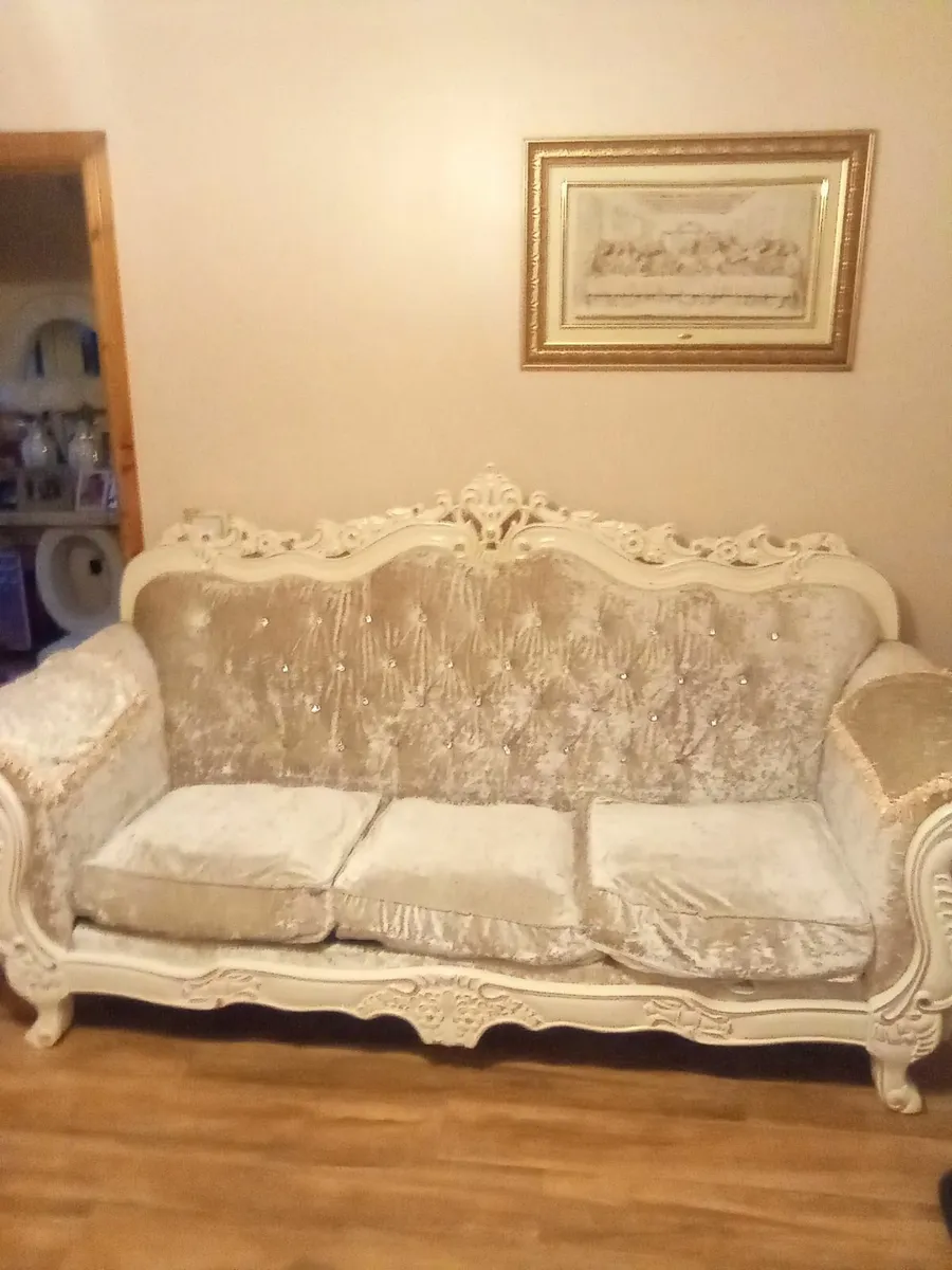 Italian settee 200 euro need it gone - Image 4