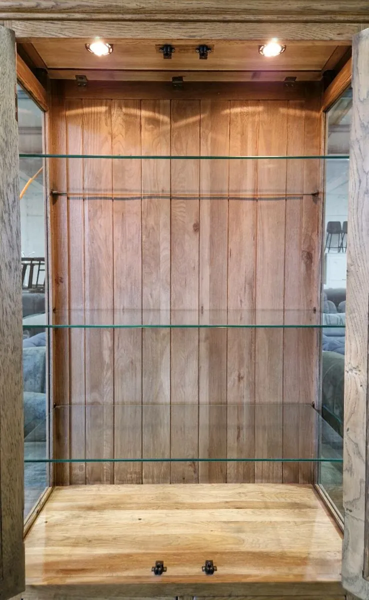 SALE Heavy Oak Cabinet (Was €425) - Image 2