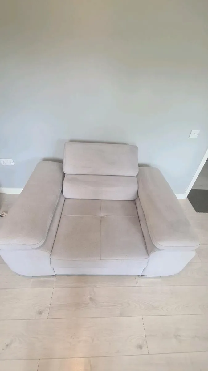Armchair - Image 1
