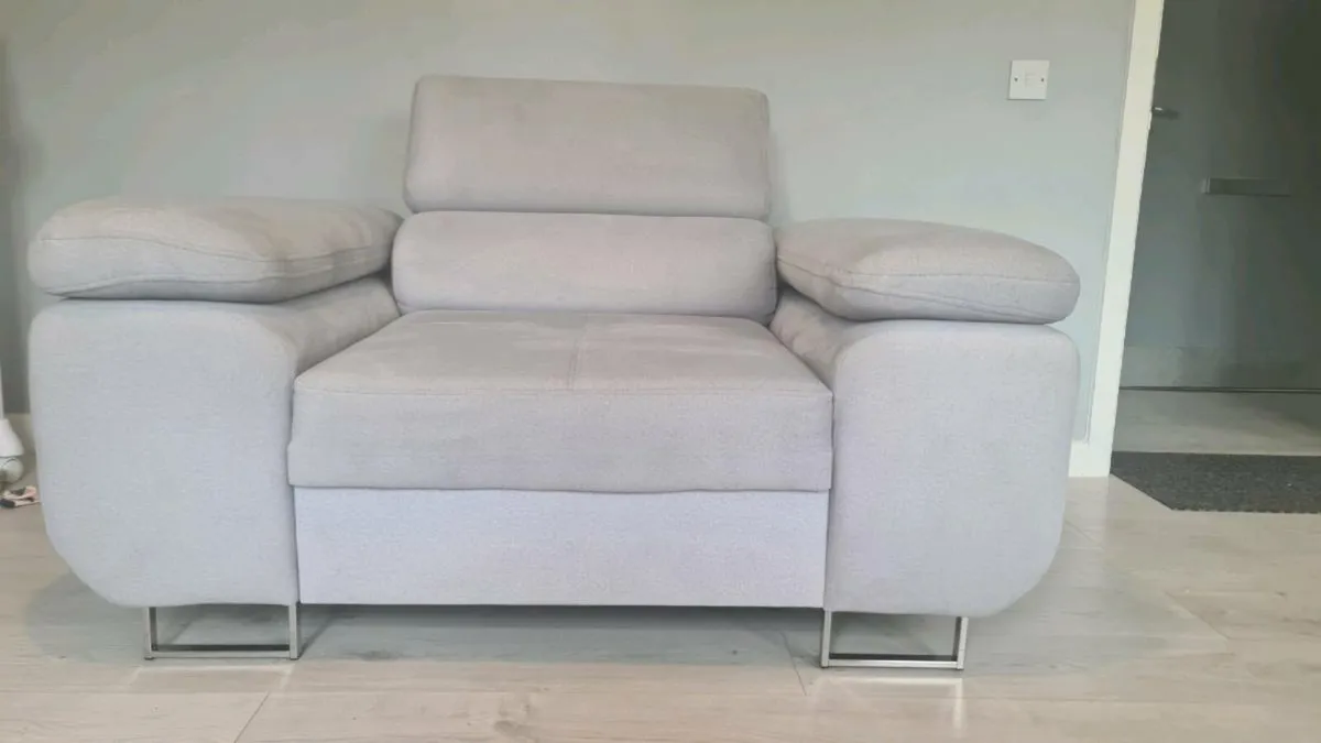 Armchair - Image 2