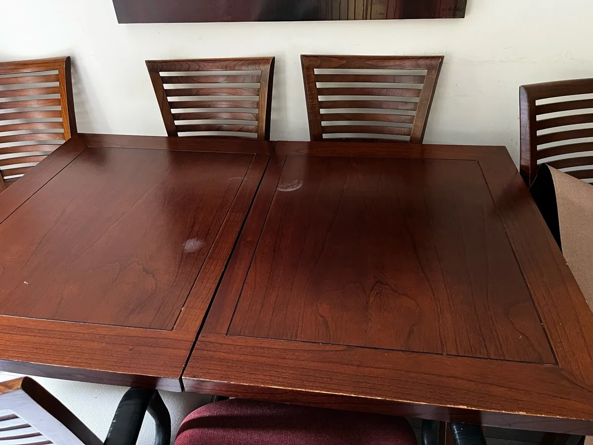Dining room table & 6 chairs - Image 1