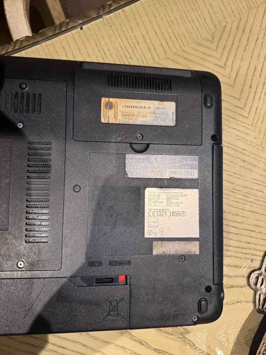 Laptop - Image 4