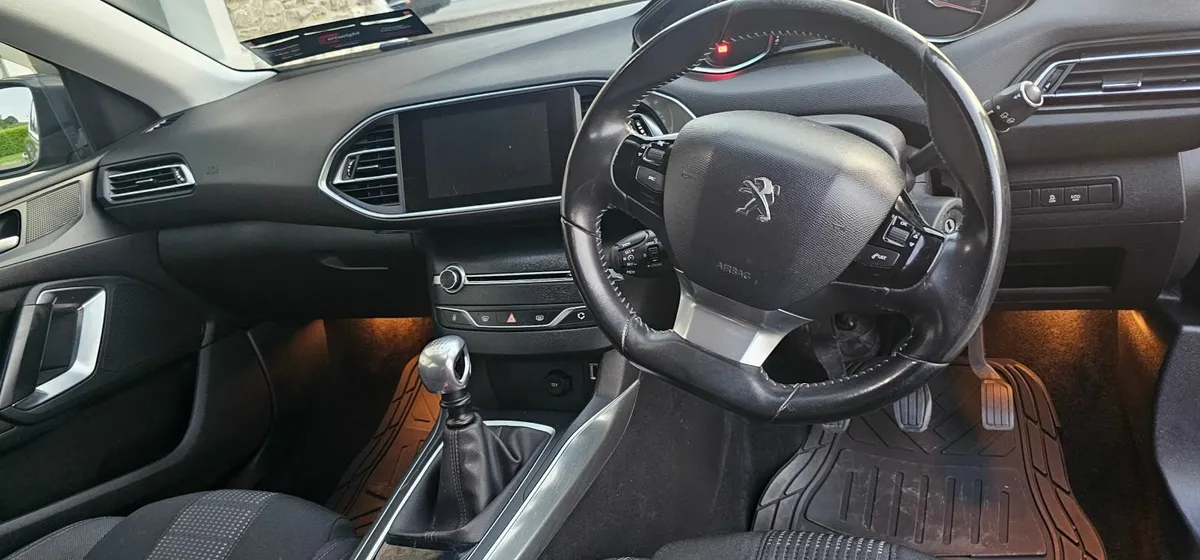 151 Peugeot Allure 1.6Hdi Blue 120bhp - Image 2