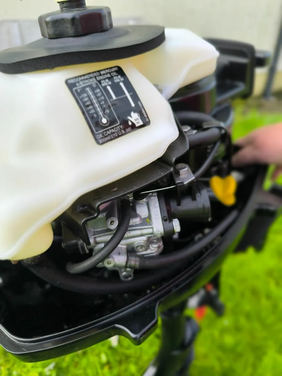 Mariner outboard motor as new - Image 1