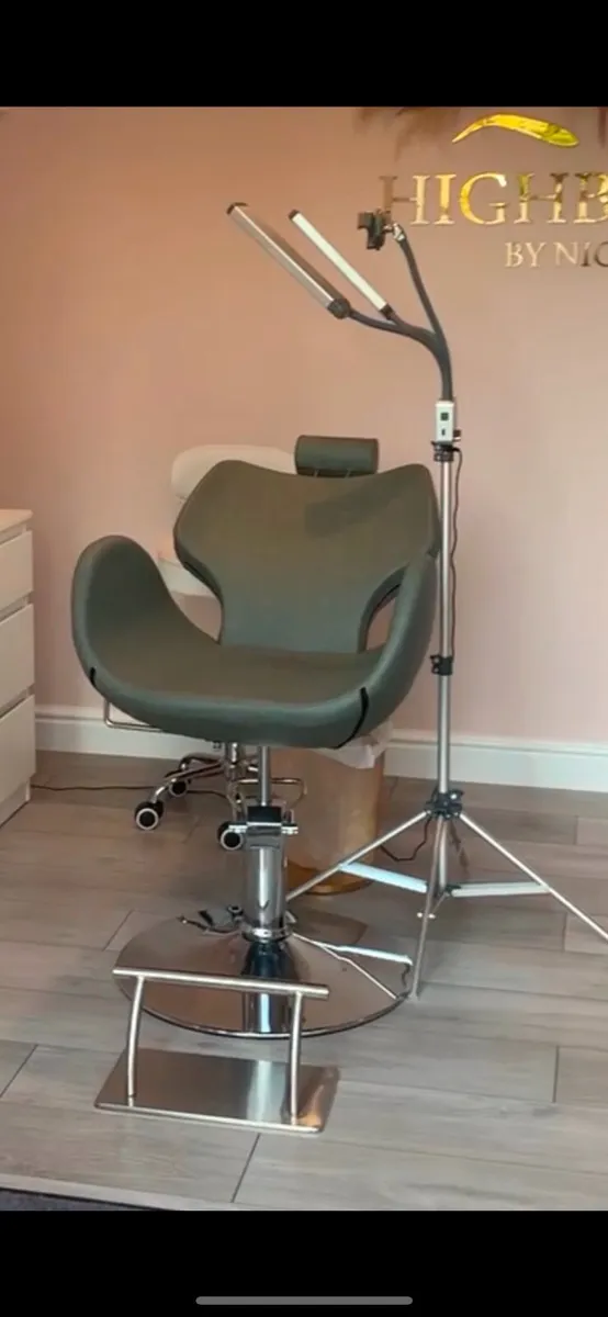 Chloe Beauty chair