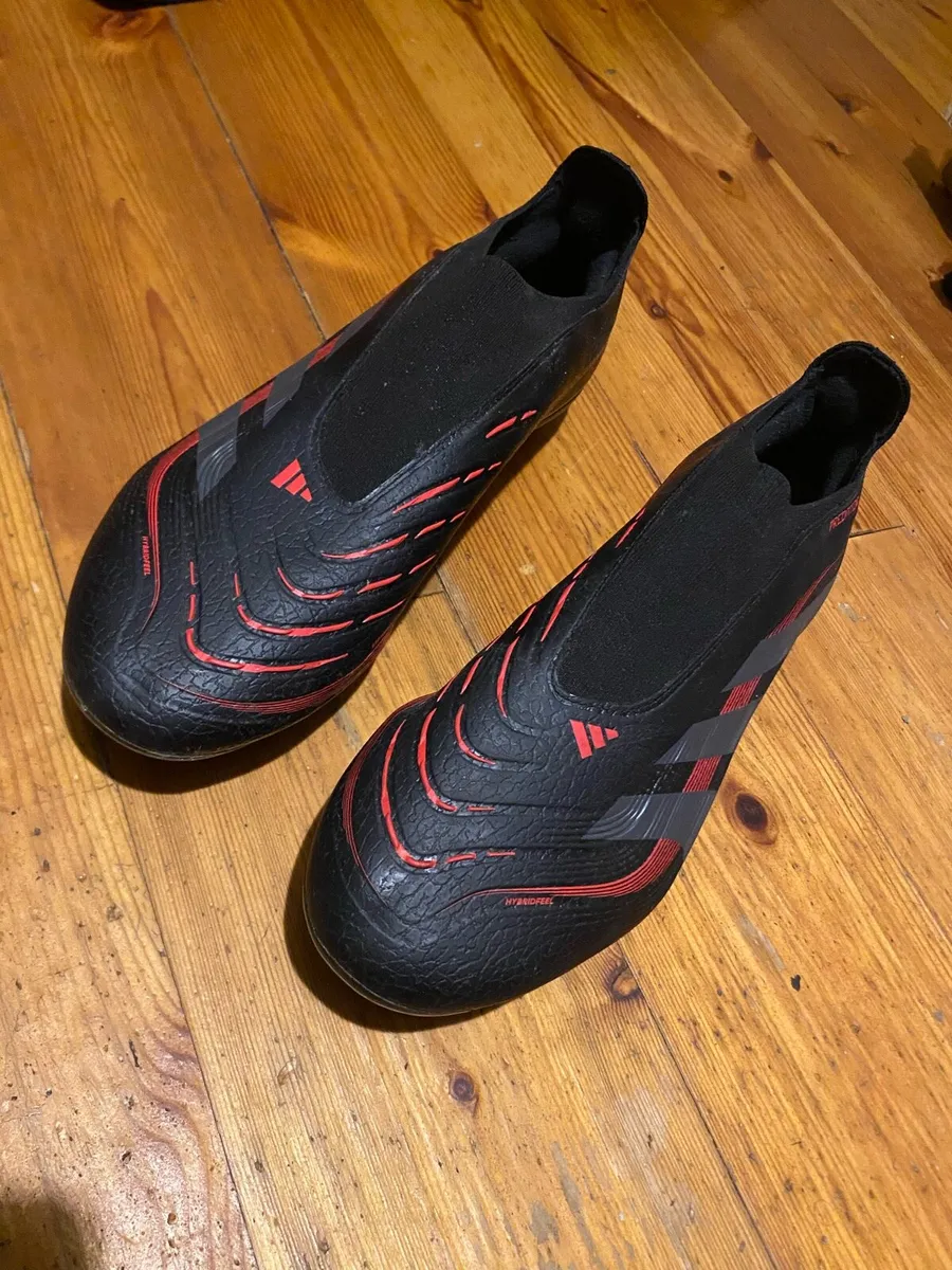 Predator laceless firm ground boots - Image 1