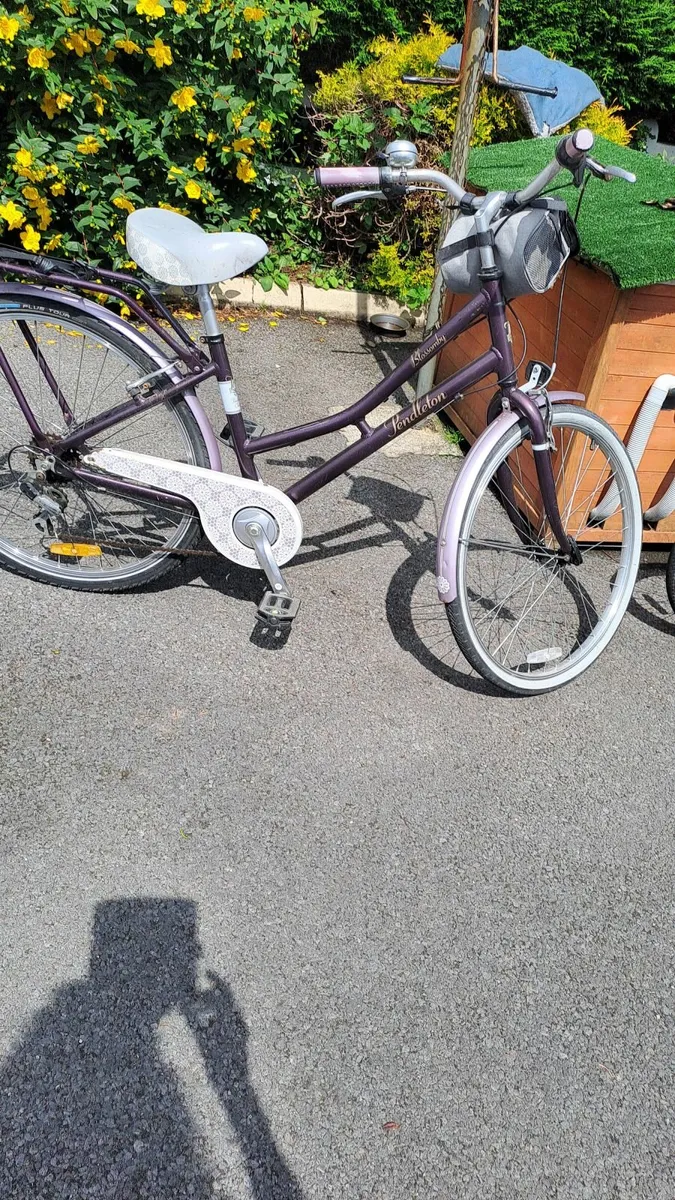 Ladies bicycle - Image 2