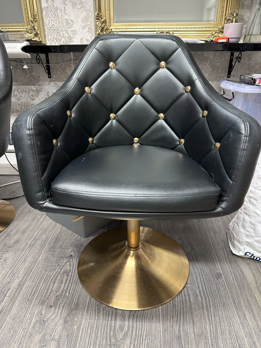 Black chair - Image 1