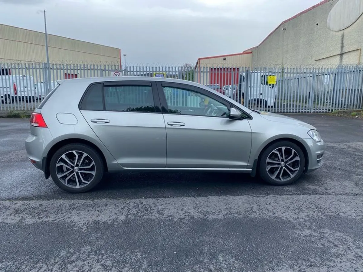 2014 Volkswagen Golf - Image 2