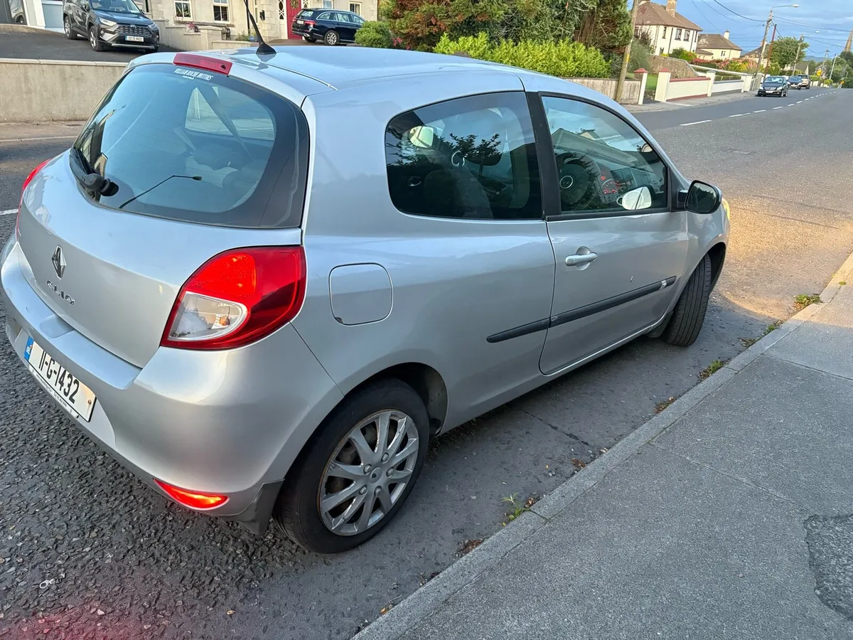 2011 Renault Clio 1.1 Petrol NEW NCT Just Passed.. - Image 3