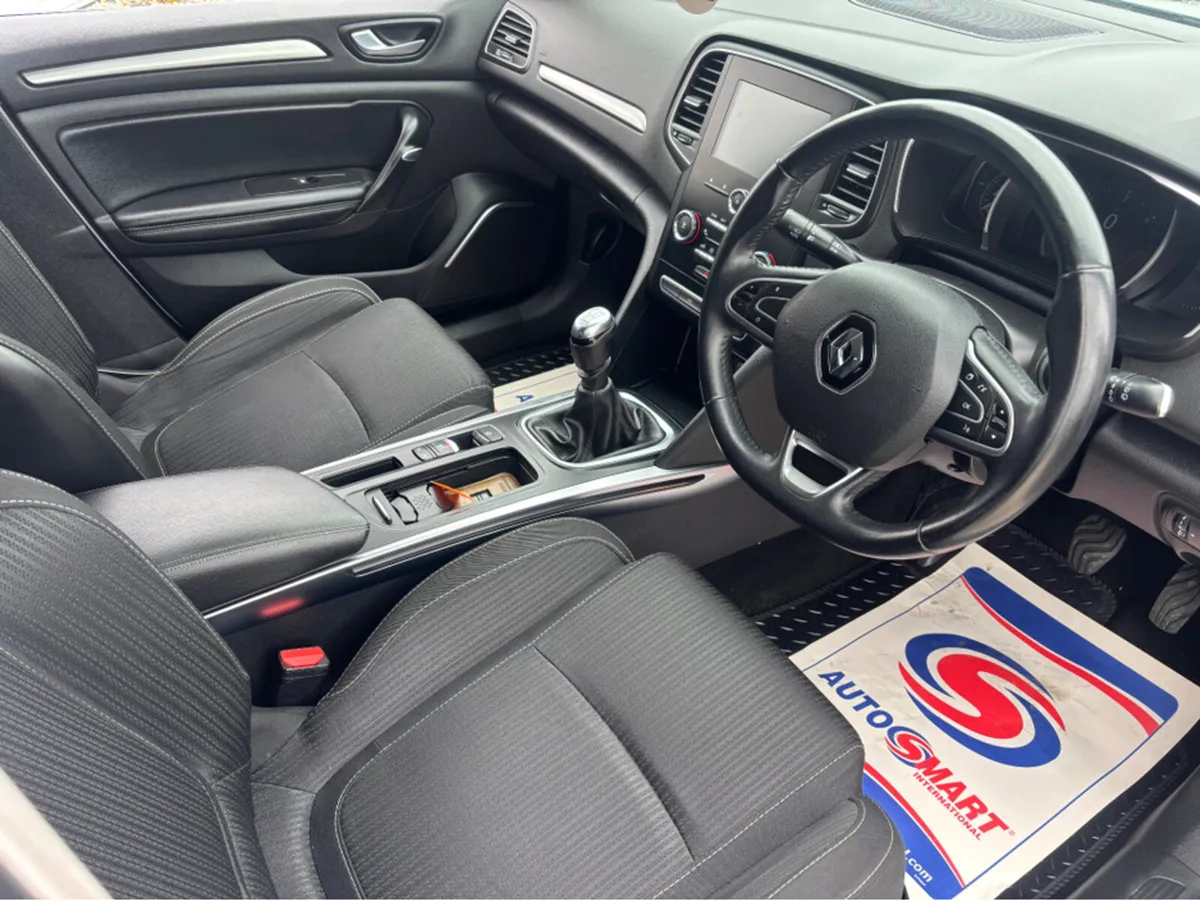 Renault Megane DYNAMIQUE NAV DCI 110 4DR - Image 2