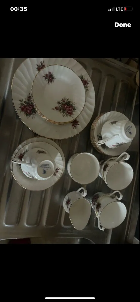 Royal Sunderland fine china - Image 1