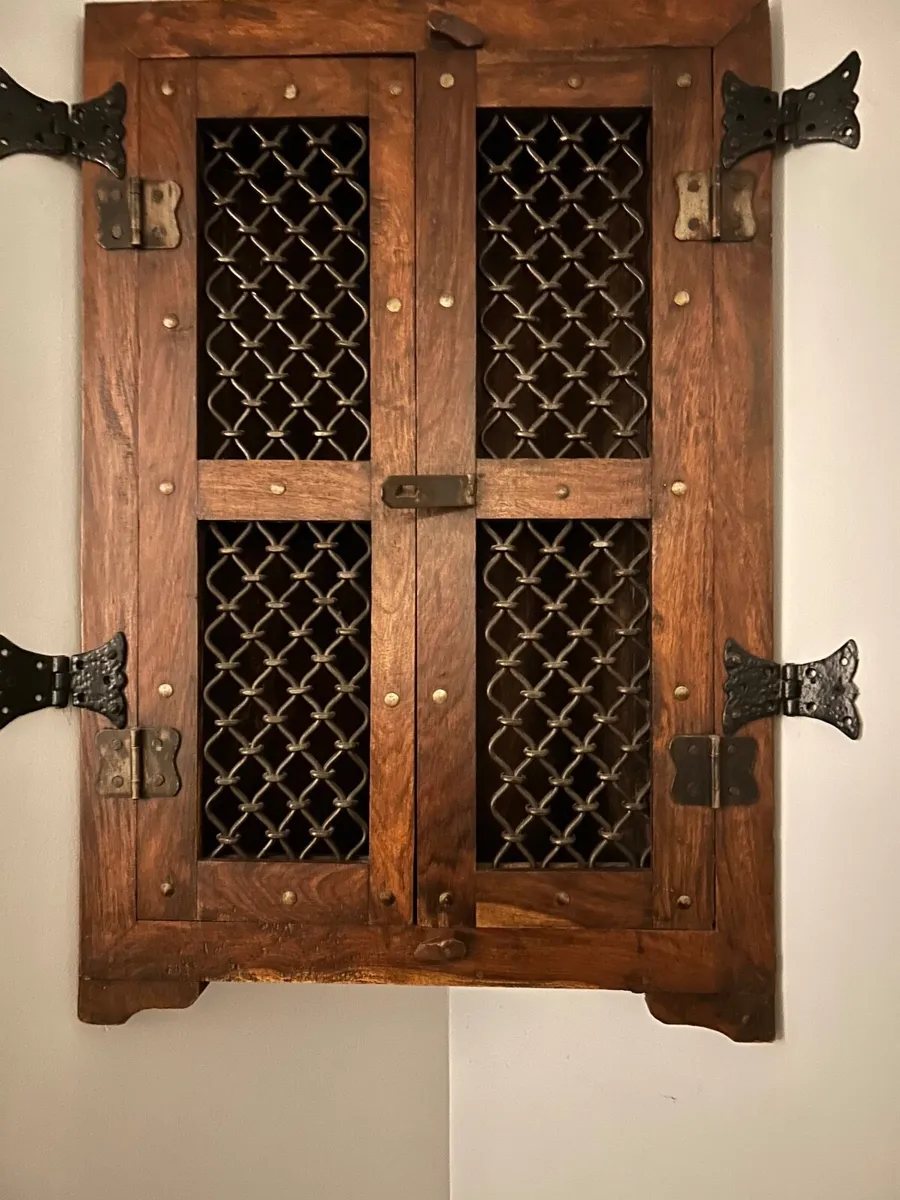 Cabinet - Image 1