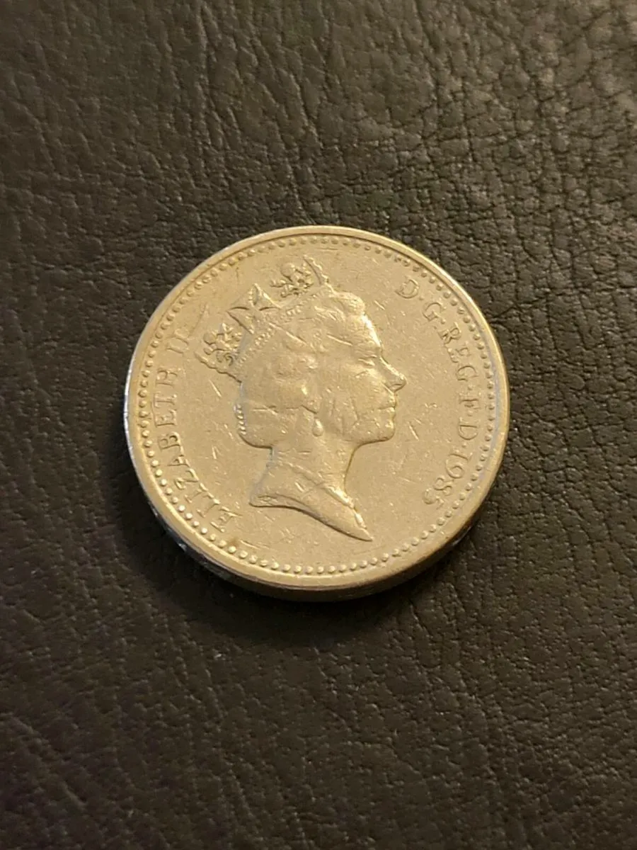 RARE,  ERROR 1985 ENGLISH POUND COIN - Image 1