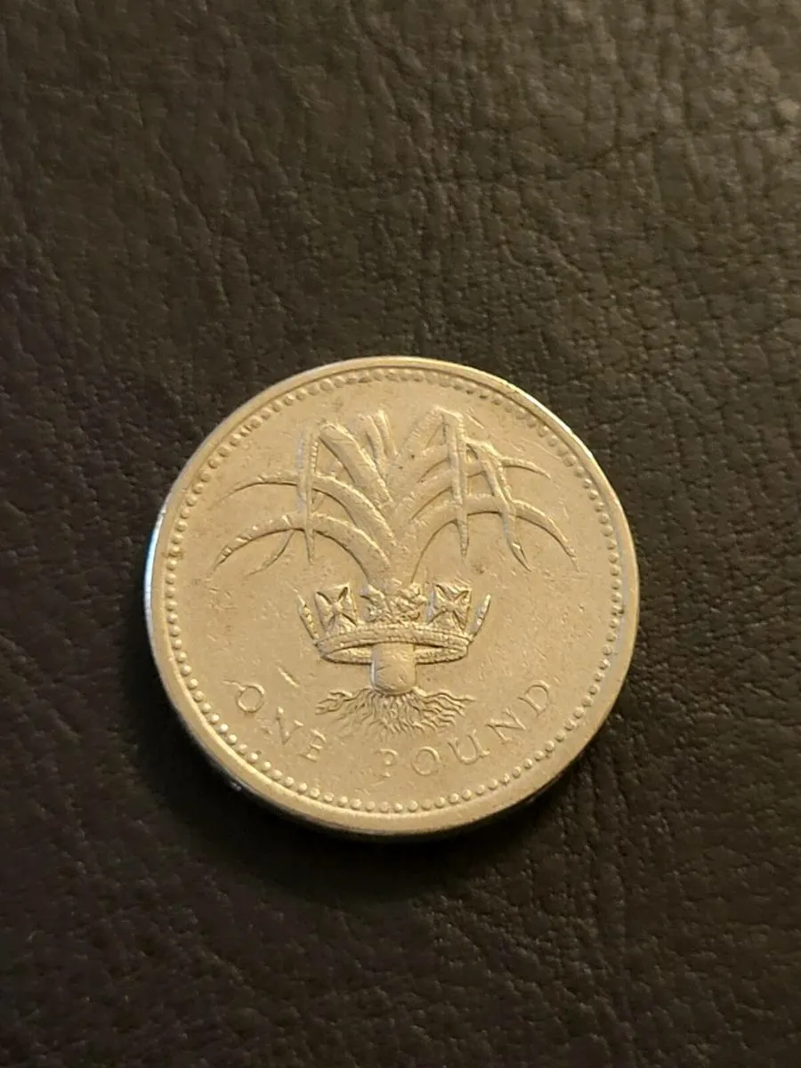 RARE,  ERROR 1985 ENGLISH POUND COIN - Image 2
