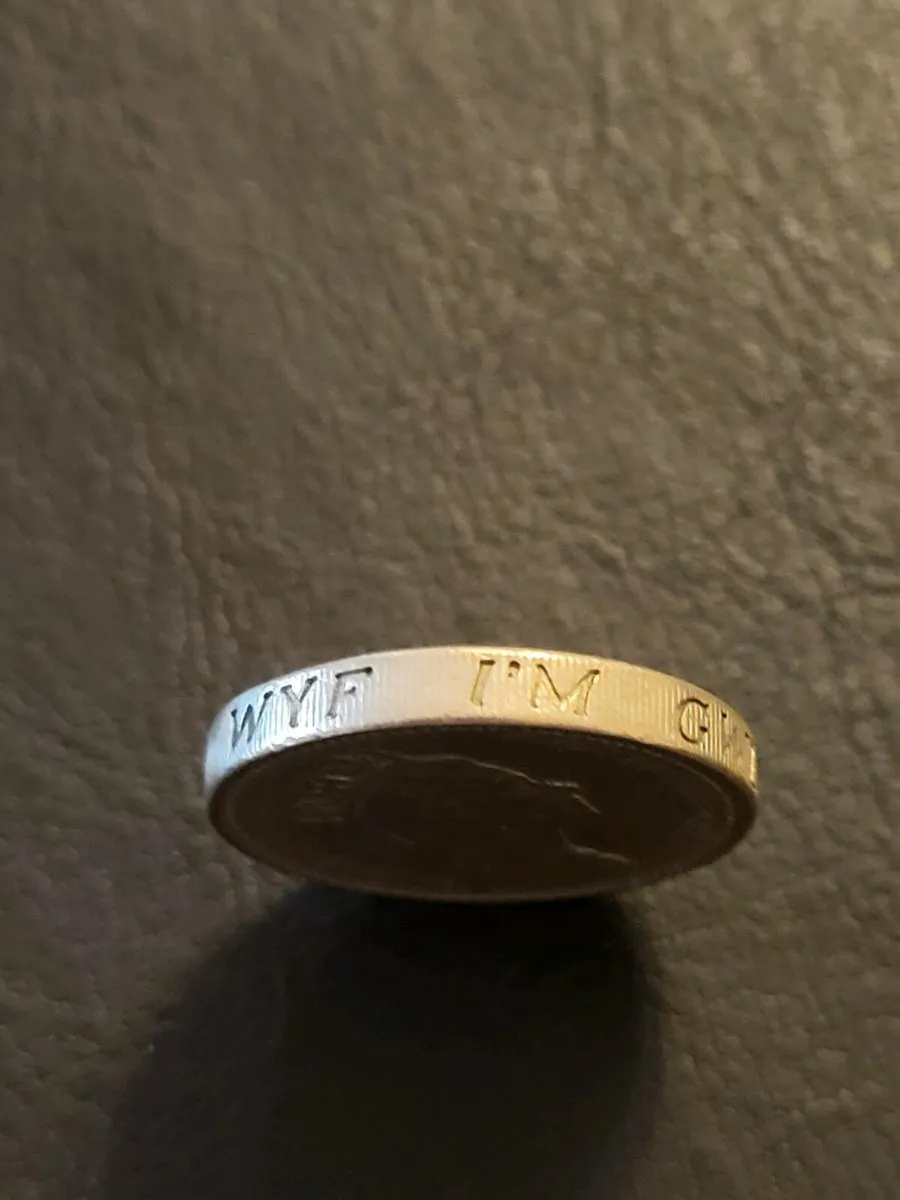 RARE,  ERROR 1985 ENGLISH POUND COIN - Image 4