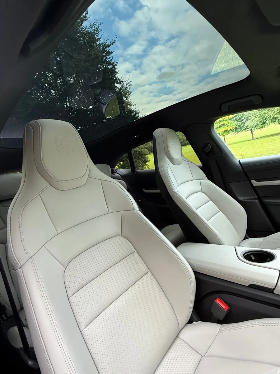 Porsche Taycan Sport Turismo - Image 2