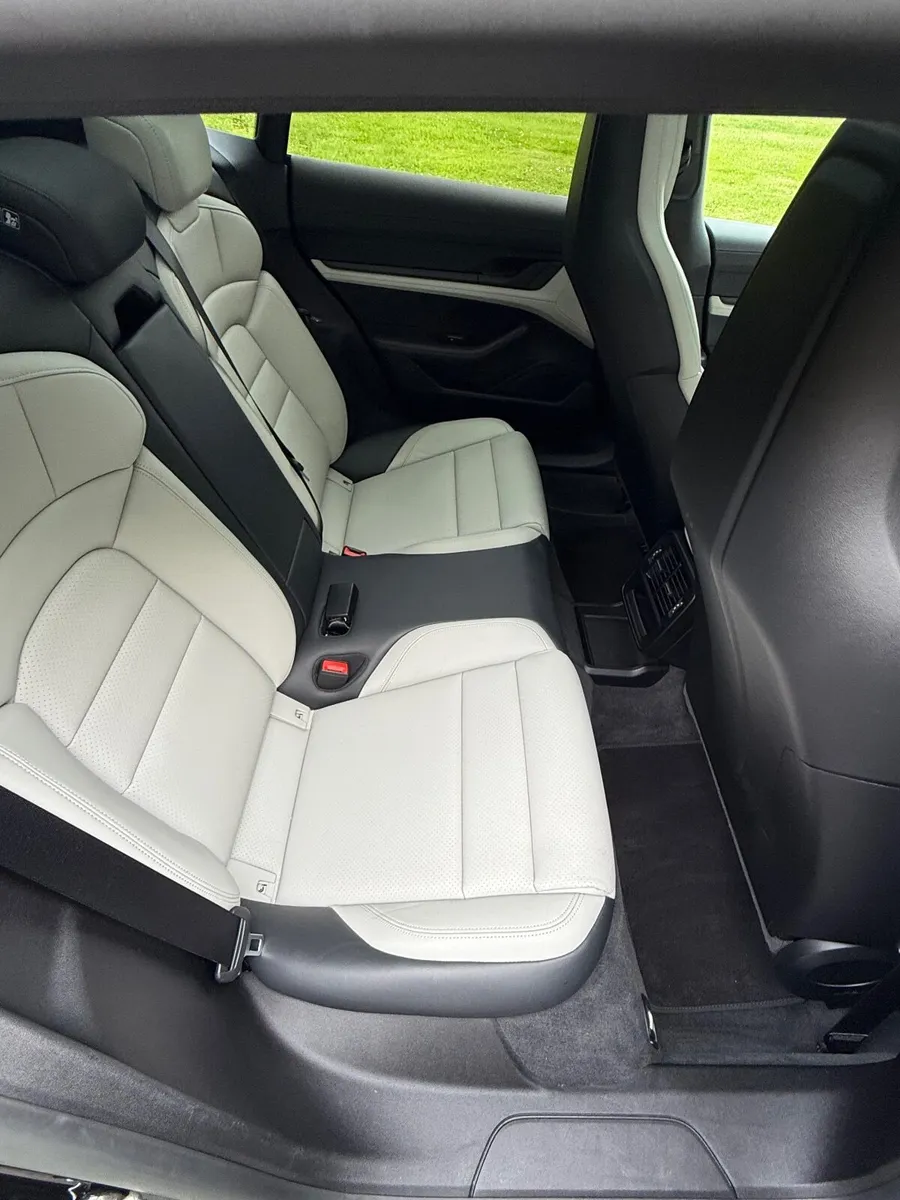 Porsche Taycan Sport Turismo - Image 4