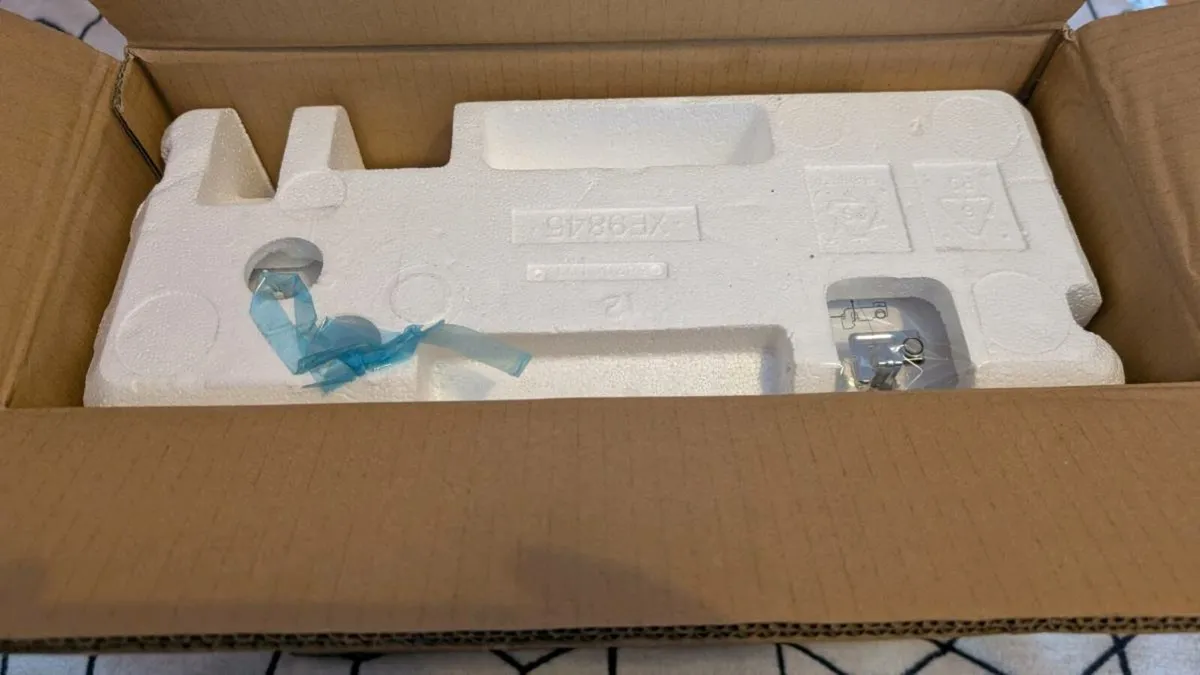 Brother AE1700 Sewing machine new - Image 2