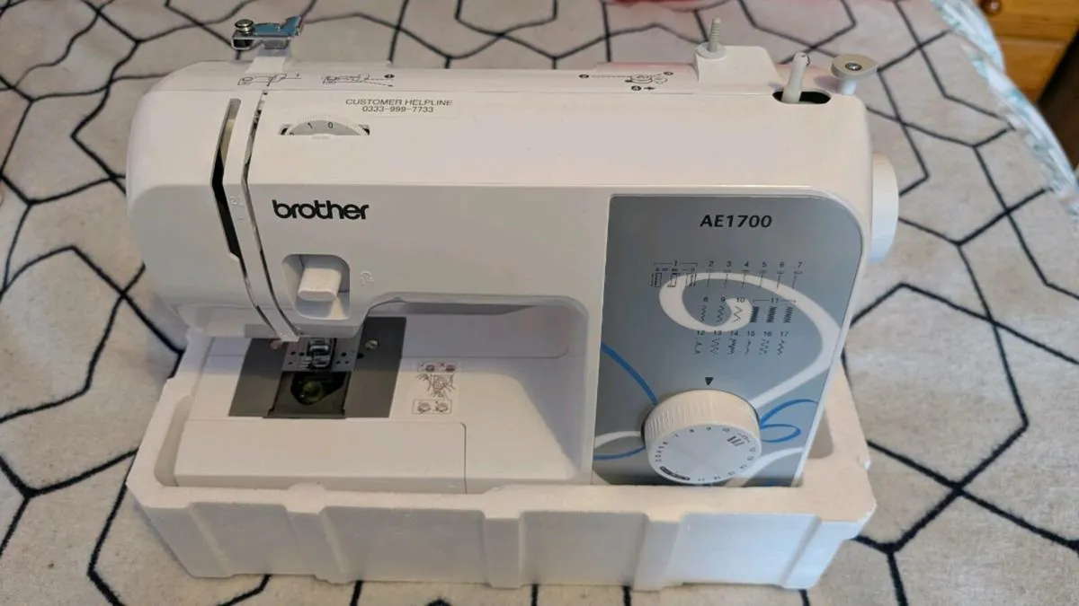 Brother AE1700 Sewing machine new - Image 3