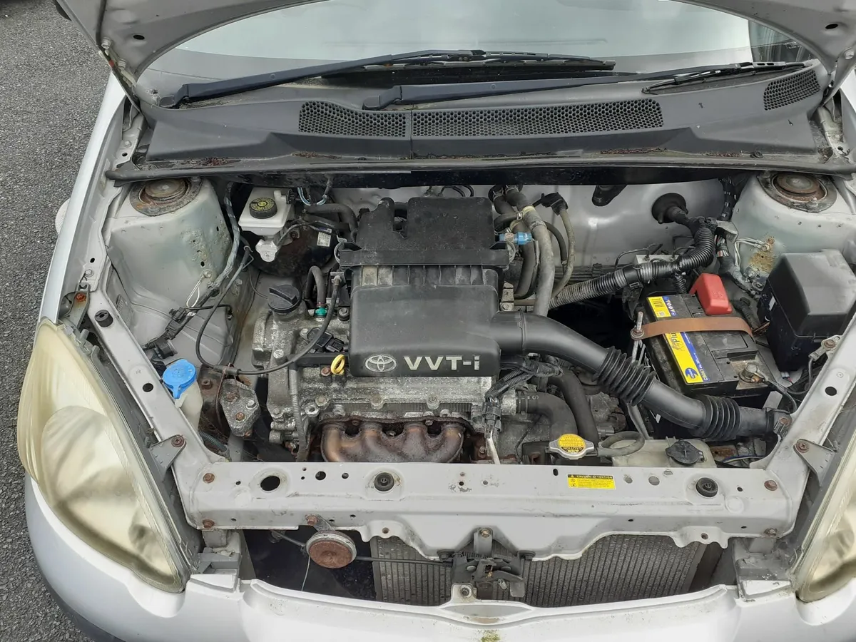 Toyota Yaris 2004 - Image 2