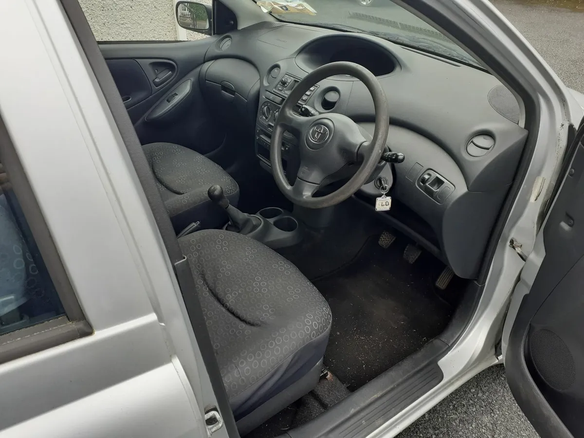 Toyota Yaris 2004 - Image 3