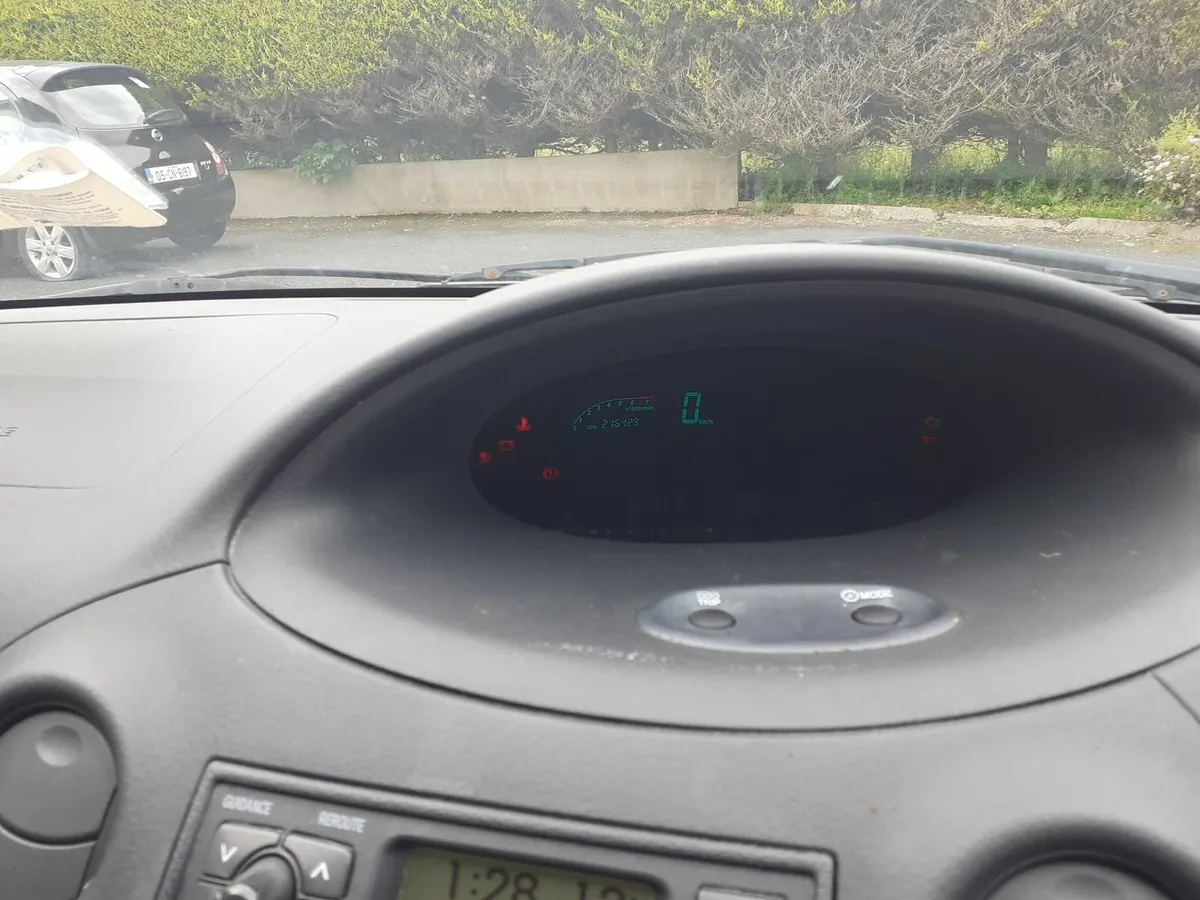 Toyota Yaris 2004 - Image 4