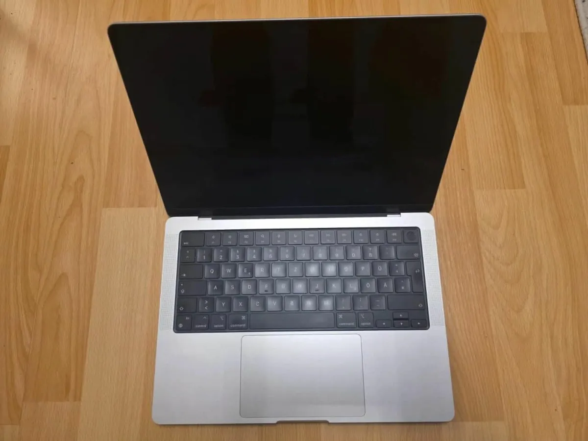 MacBook Pro - Image 4