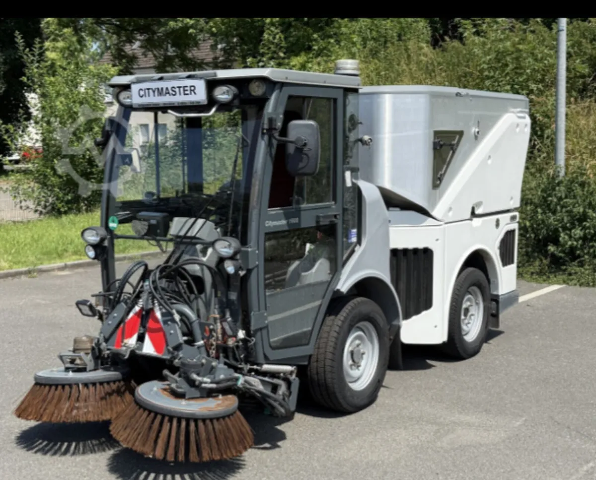 Road sweeper - Image 1