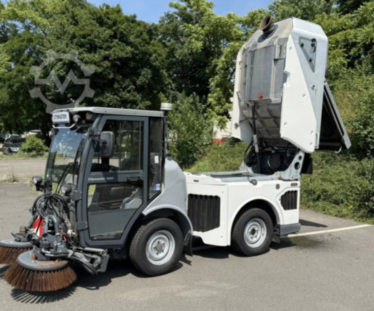Road sweeper - Image 3