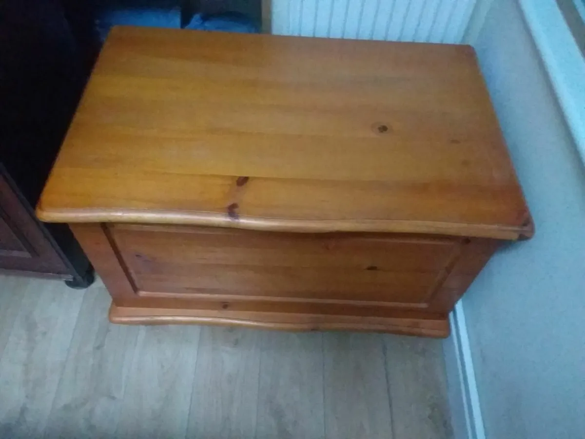 Pine storage box - Image 1