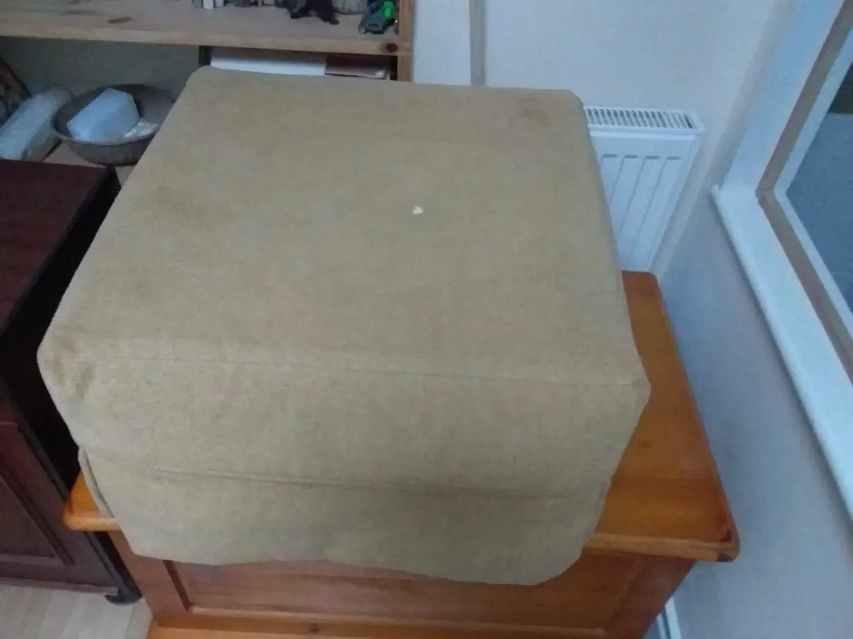 Pouffe.